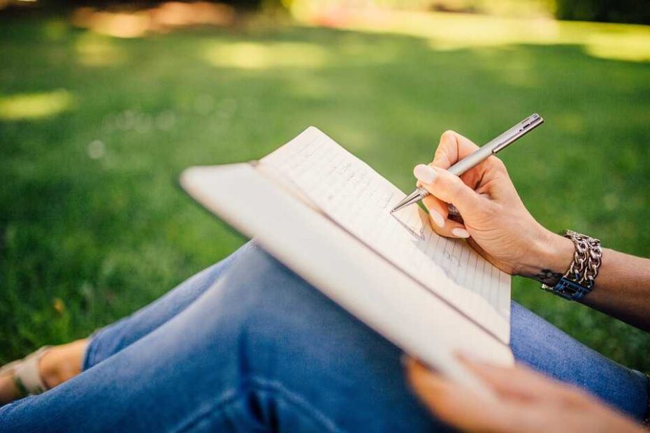 How to Combine Journaling and Letter Writing for Income